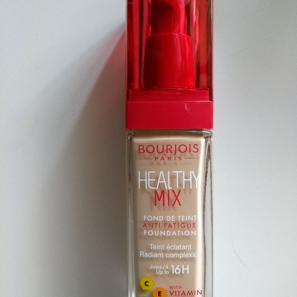 NEW Bourjois Foundation Radiant Cmplxn 52 Vanilla